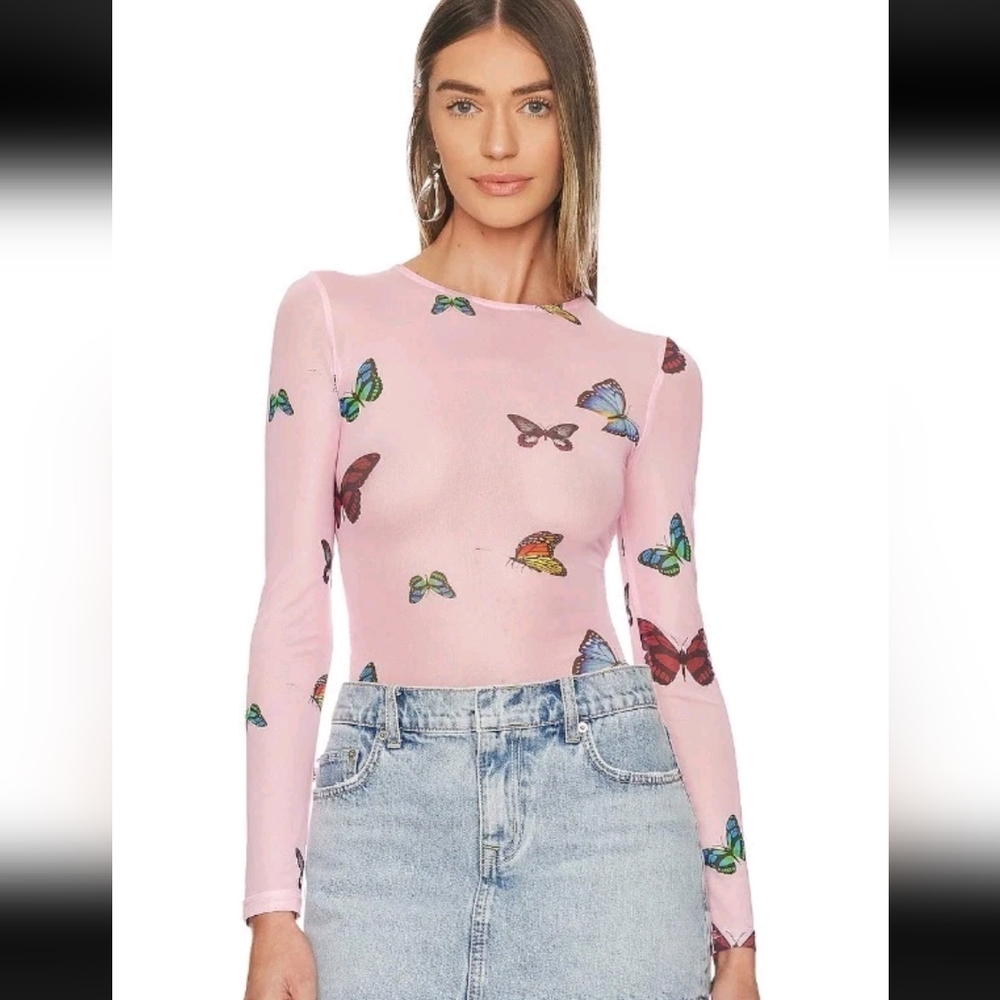 superdown Pink Butterfly Print Long Sleeve Crop Top